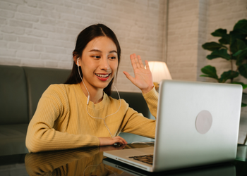 5 Tips for Making Zoom Meetings More Accessible to Your Deaf Coworkers